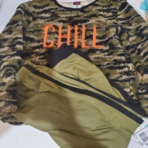 Chill 2 piece PJ set